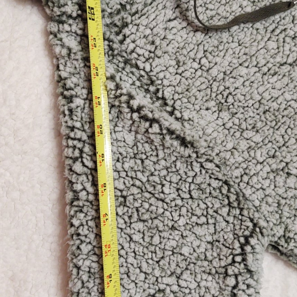 Derek🖤Heart pullover - Picture 3 of 9